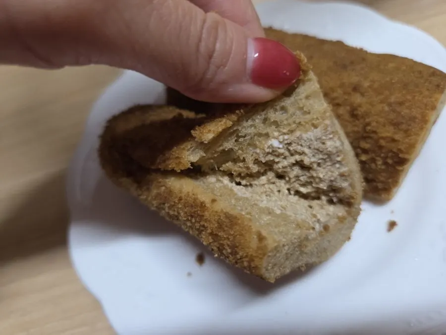 크림이 살짝 들어간 커피빵 단면