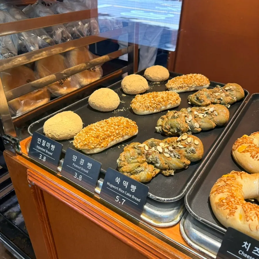 Display counter where staff pack the bread