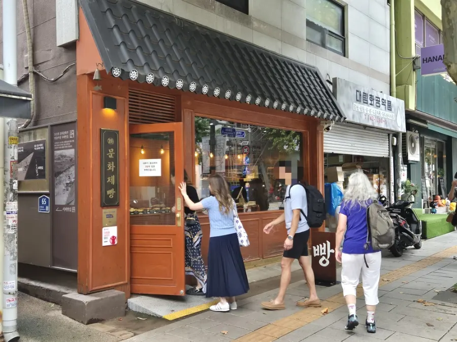 View of the Ikseon-dong hanok street alley