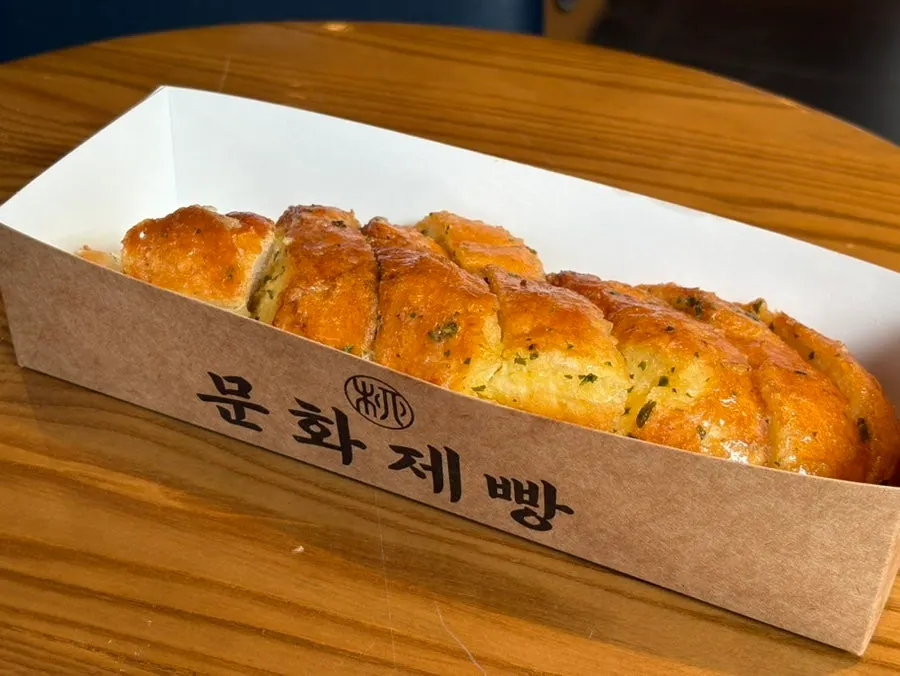 Munhwa Bakery garlic bread placed on a plate
