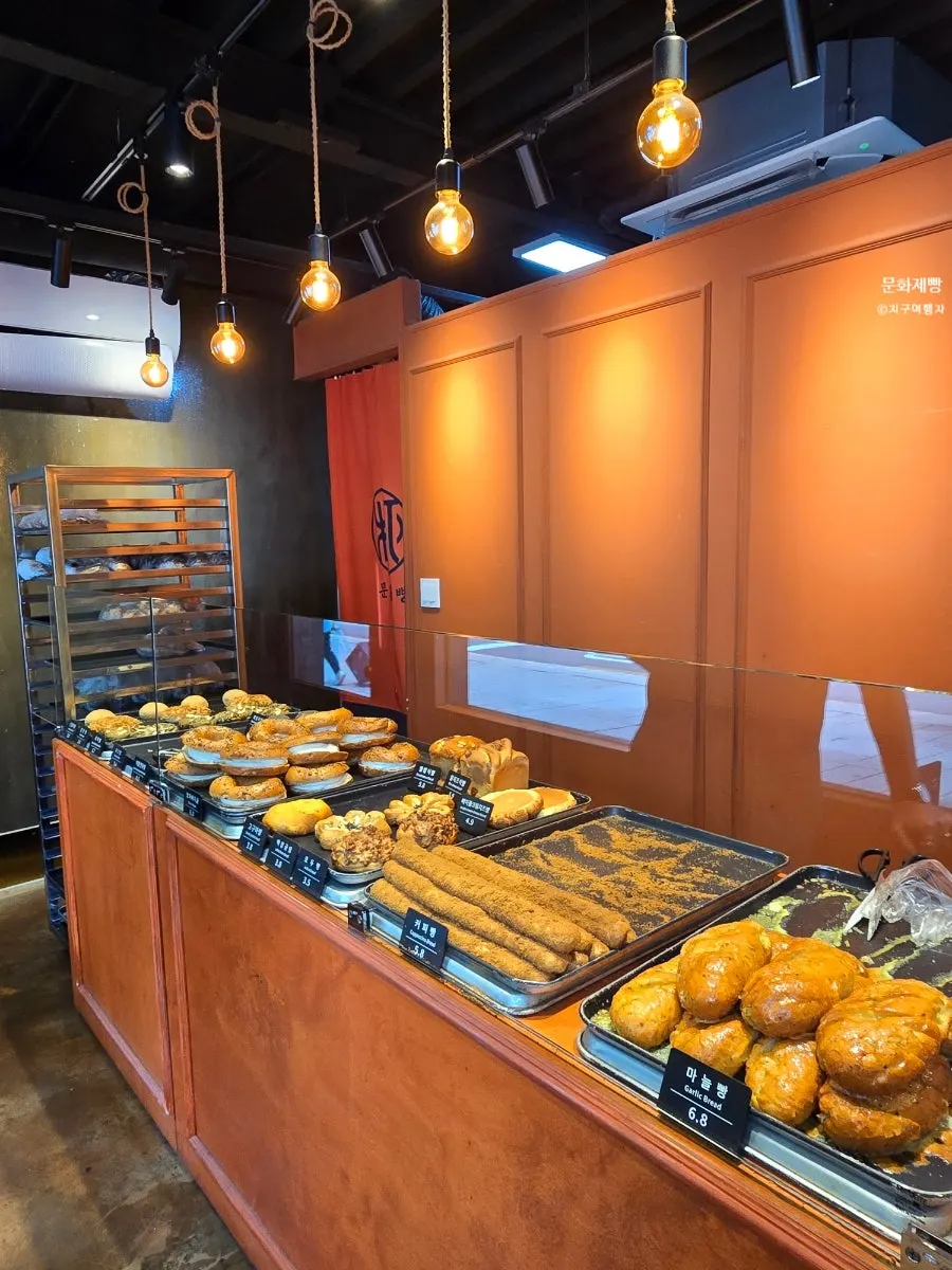 A foreign visitor peering into the bakery's display window
