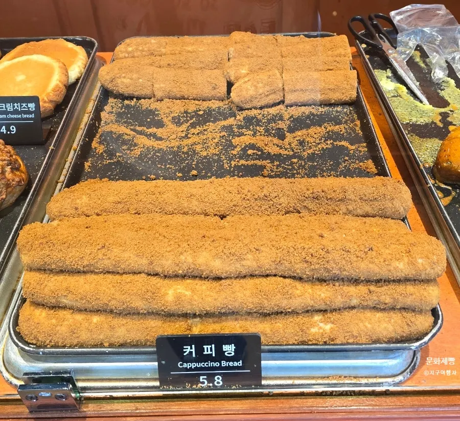 Black sesame bread, milk cream bread and other breads on display