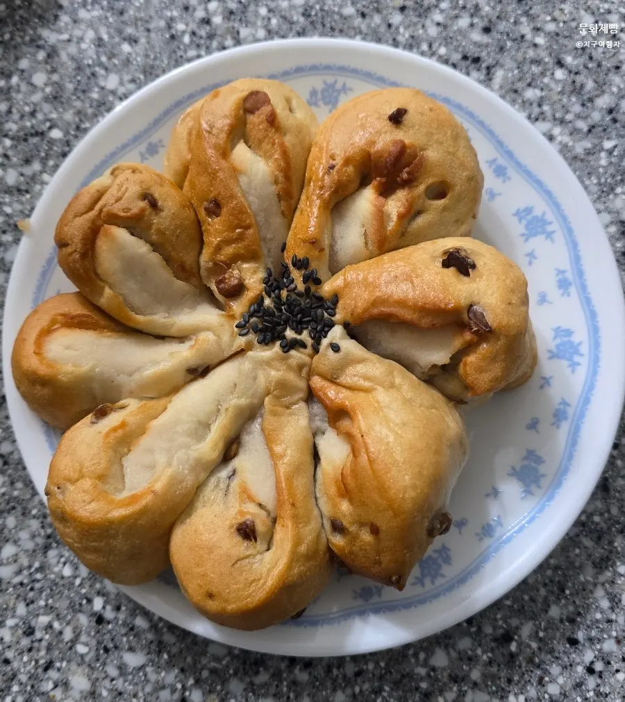 Munhwa Bakery's white bean paste bread filled generously