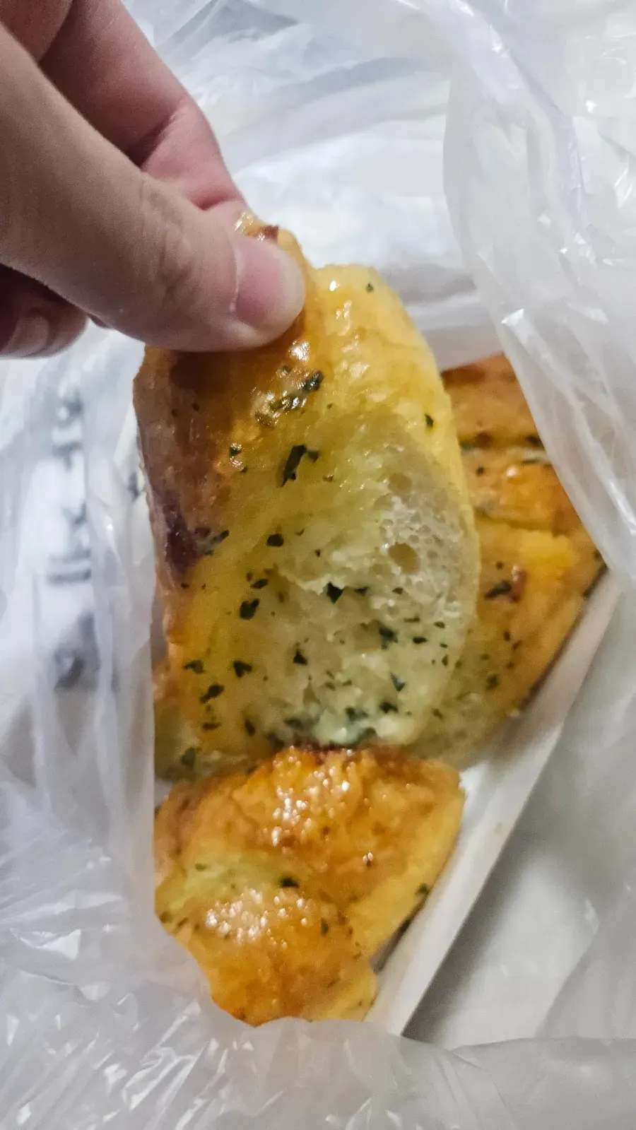 Golden-colored garlic bread from Munhwa Bakery