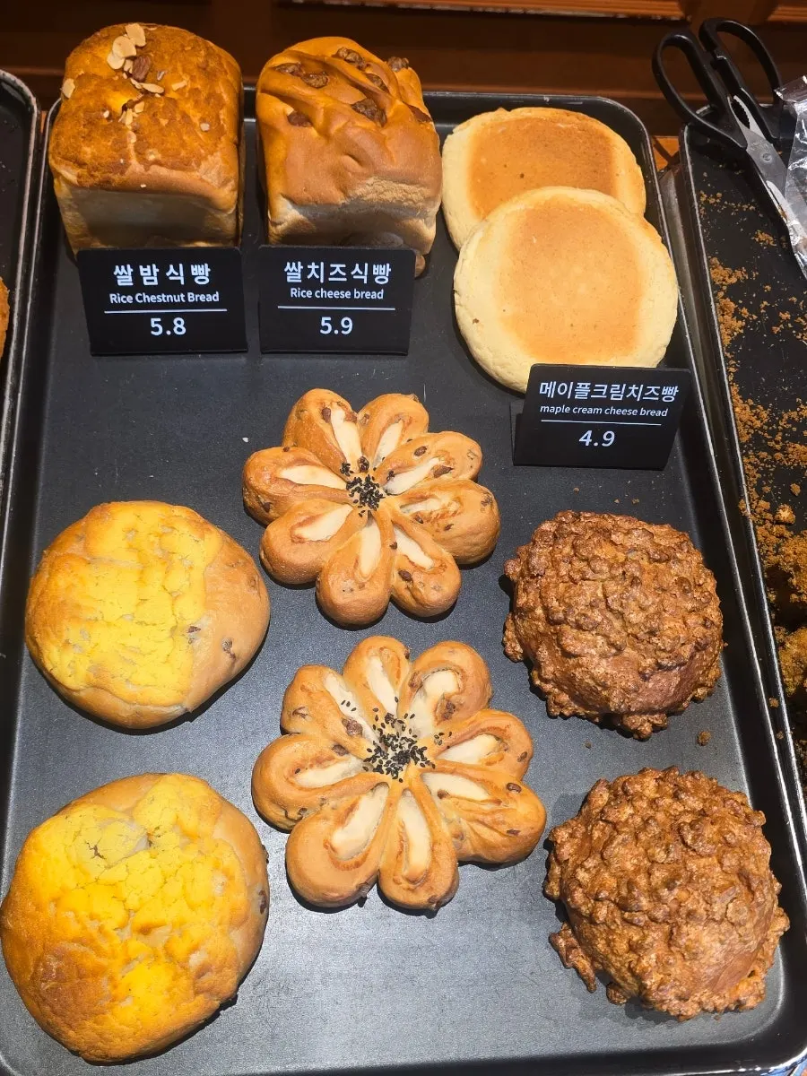Popular menu items on display at Munhwa Bakery