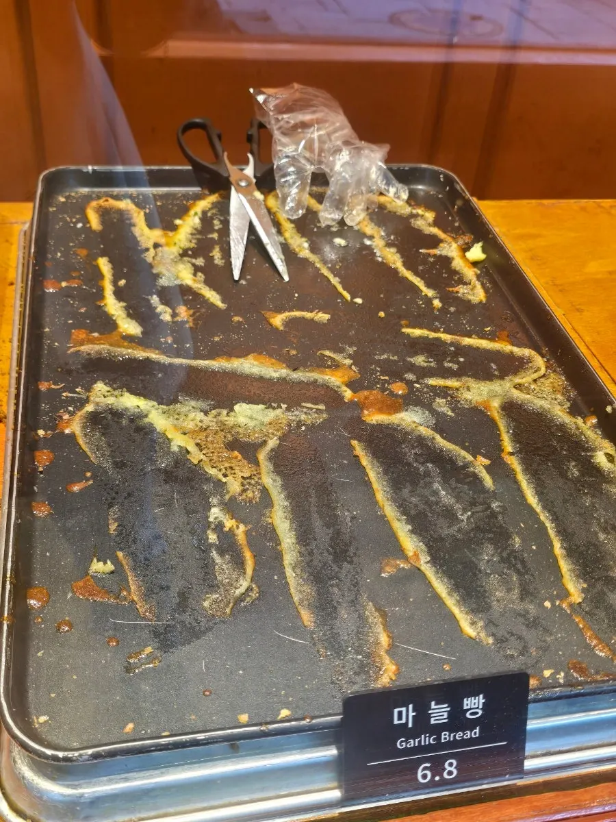 Freshly baked garlic bread at Munhwa Bakery