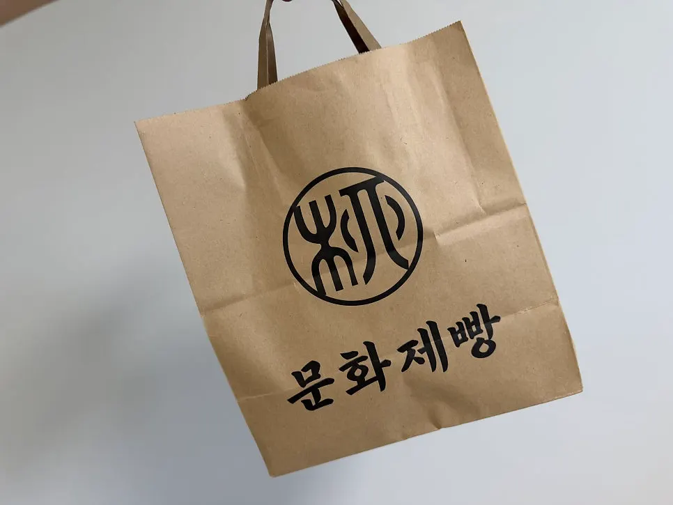 포장해 온 양파베이글·메이플크림치즈·우유크림