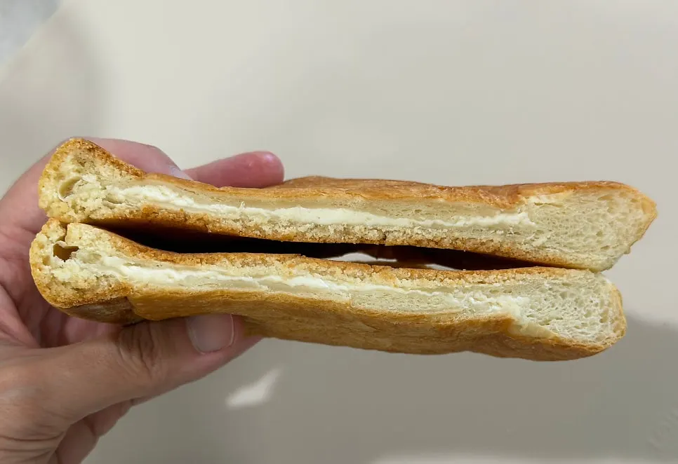 메이플크림치즈 단면의 꾸덕한 크림치즈