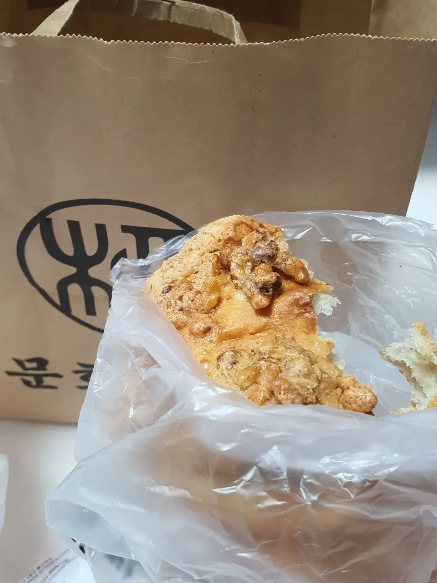 겉이 바삭한 문화제빵 호두빵