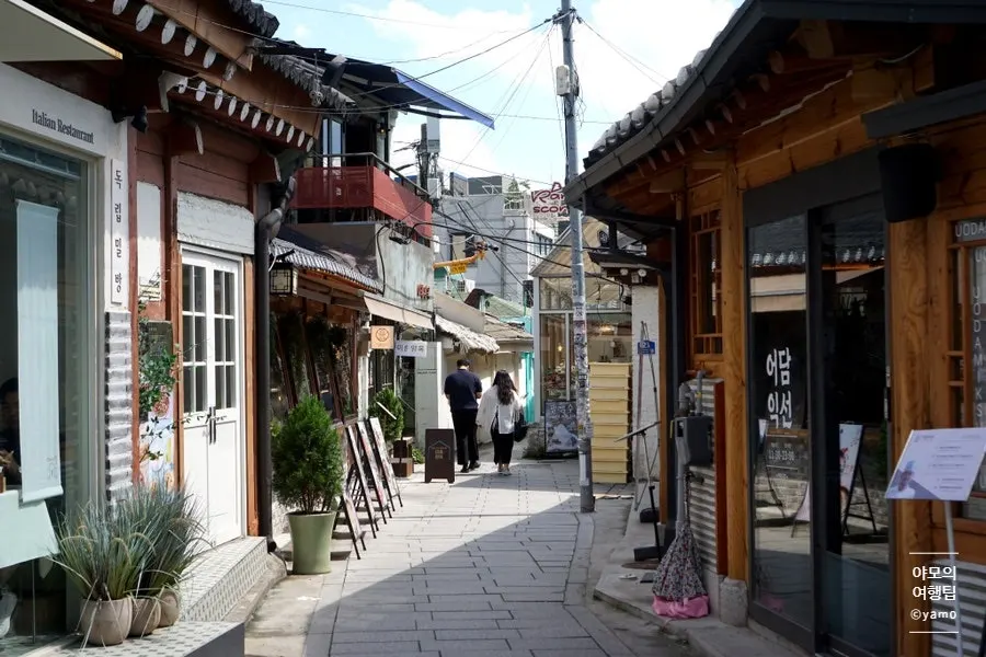 익선동 한옥거리 골목 풍경
