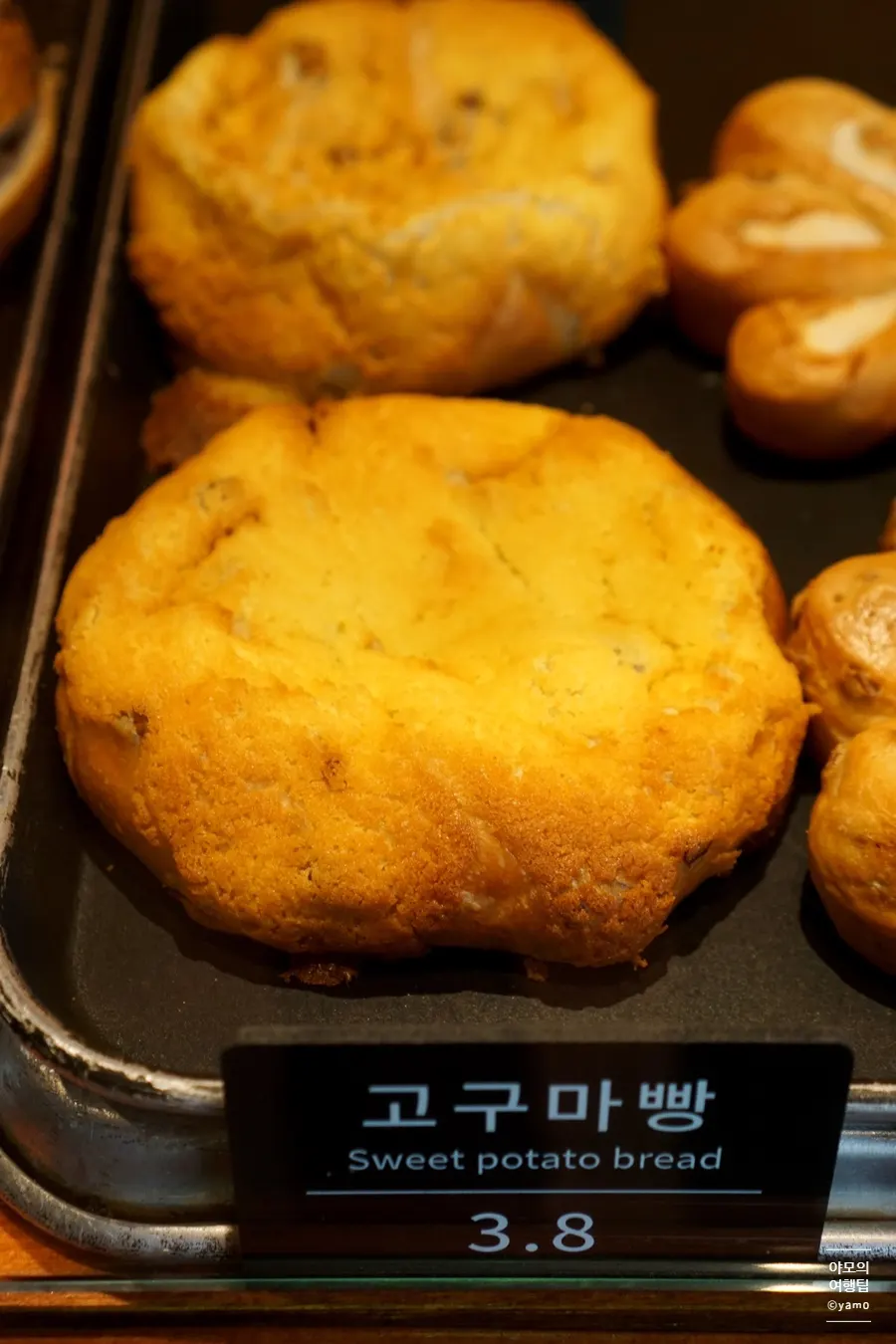 포근한 고구마빵 진열 모습