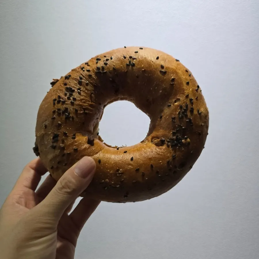Munhwa Bakery's crisp-crusted onion bagel