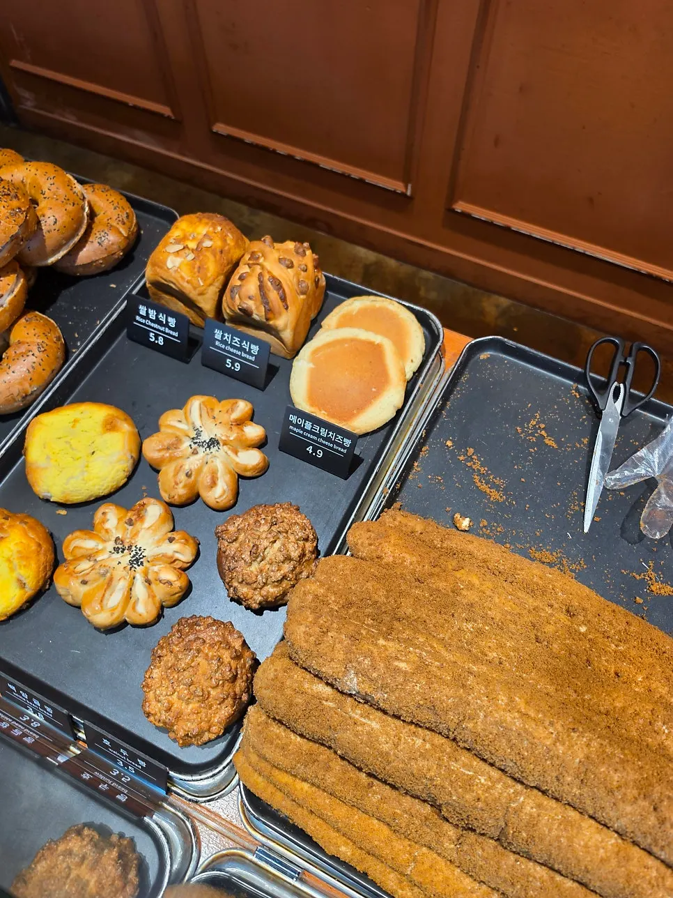 Honeycomb bread and brown sugar bread on a tray