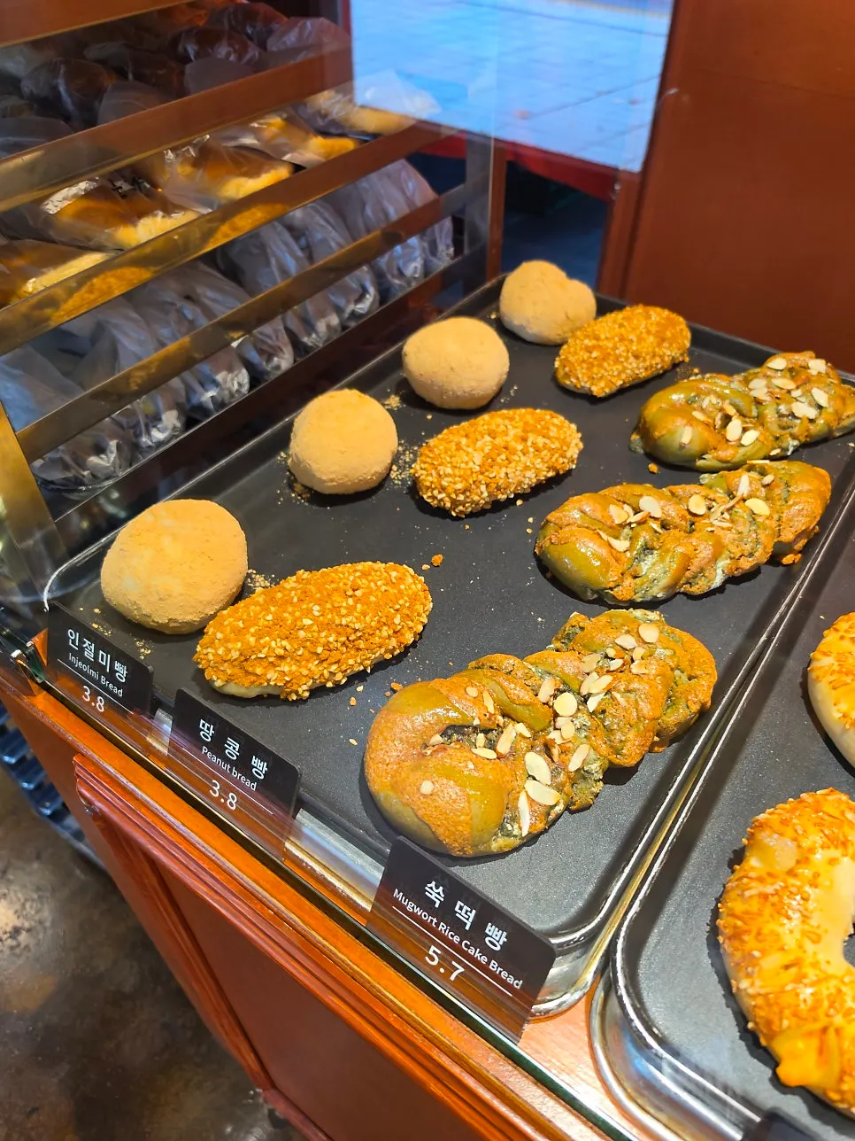 Tray of injeolmi bread and peanut bread