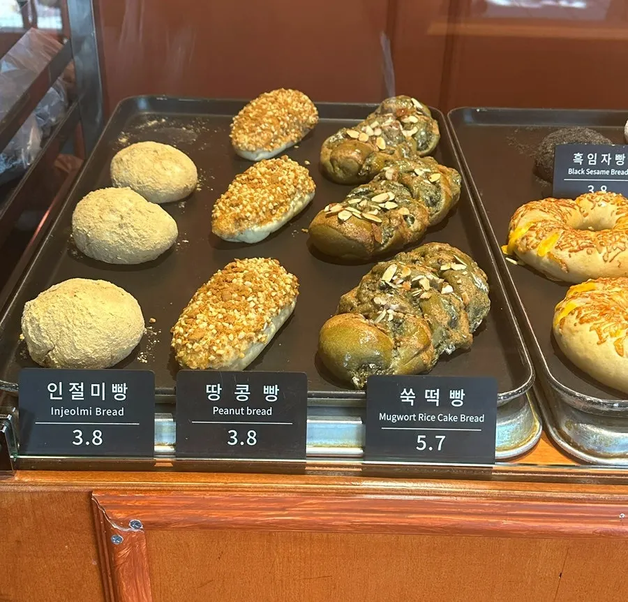 문화제빵 매장 내부 빵 진열대