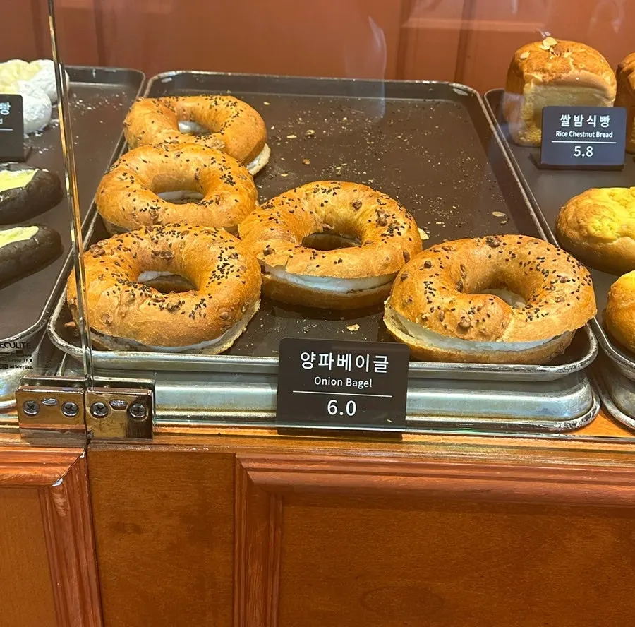 문화제빵 베스트 메뉴 마늘빵 진열