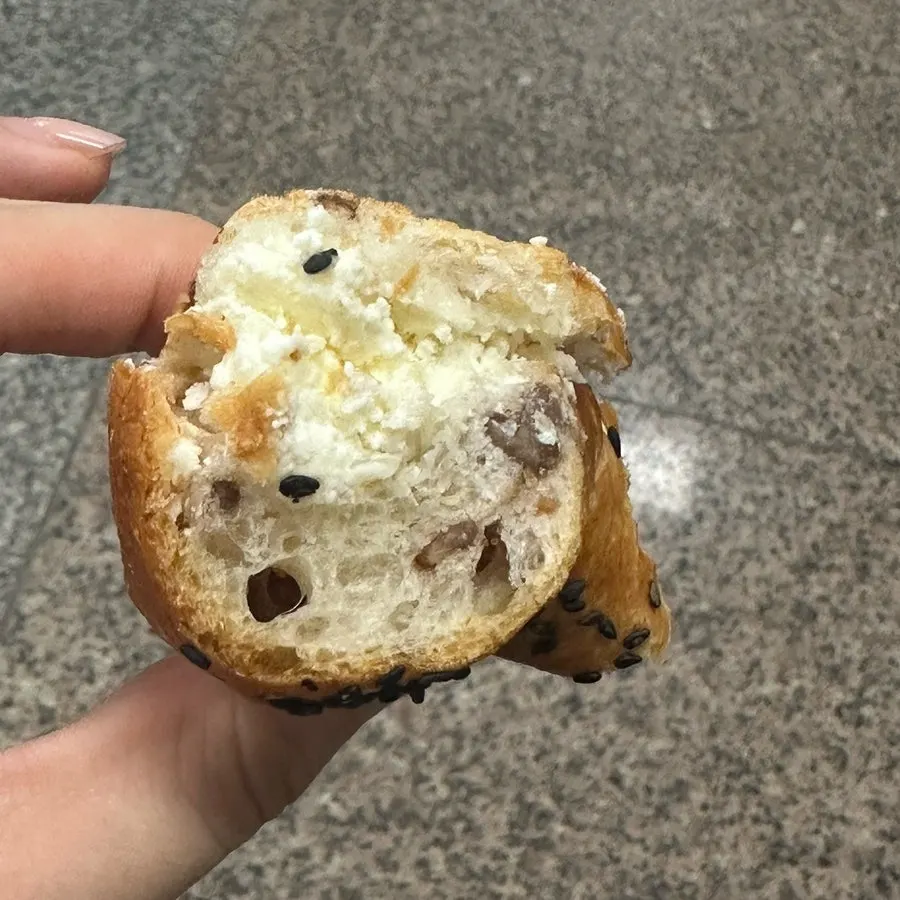 문화제빵 양파베이글 크림치즈 단면