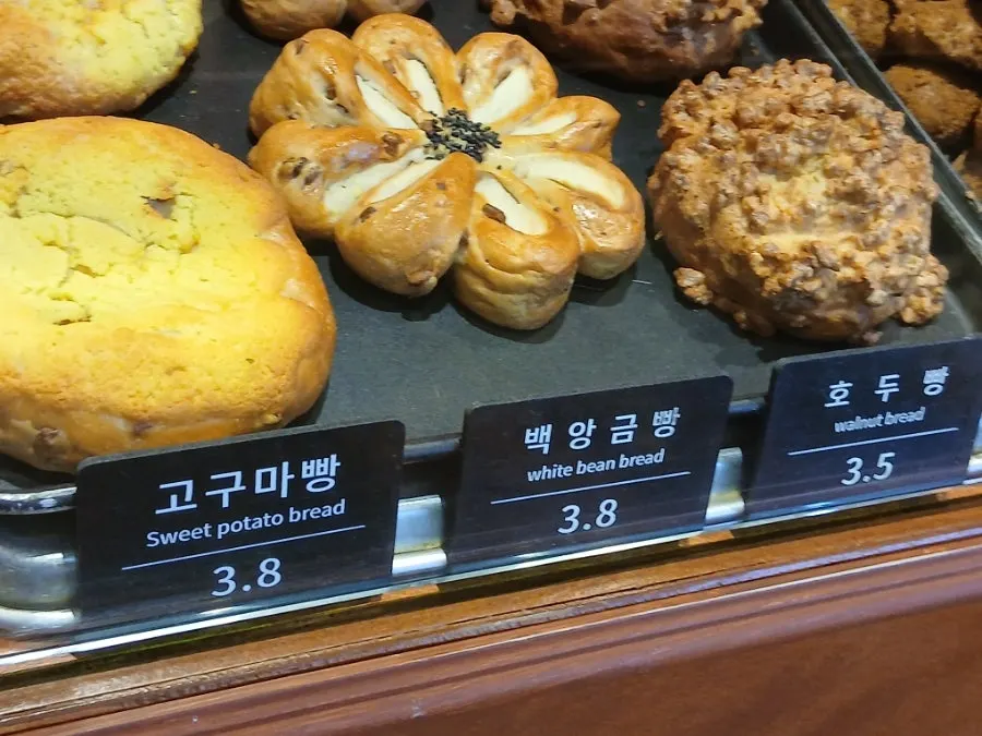 Munhwa Bakery garlic baguette plated at home