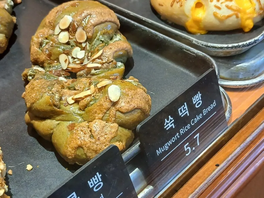 Close-up shot of the garlic baguette