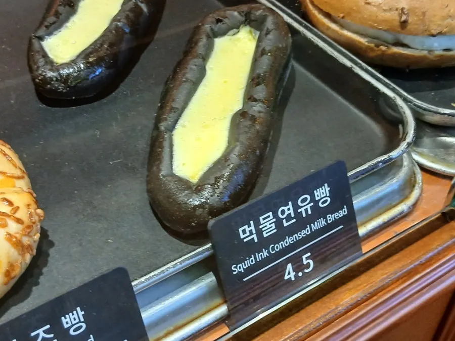 Final photo of Munhwa Bakery's garlic baguette