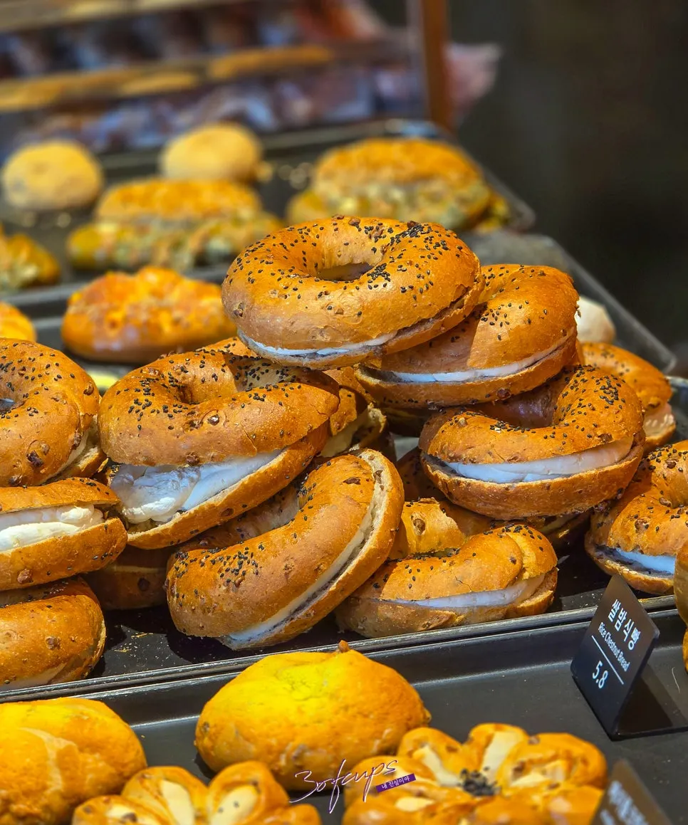 Onion bagels on display at Munhwa Bakery