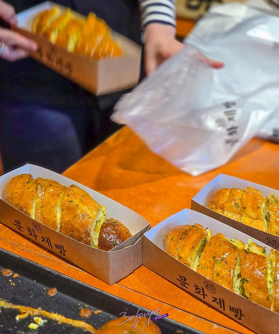 A pile of garlic bread at Munhwa Bakery