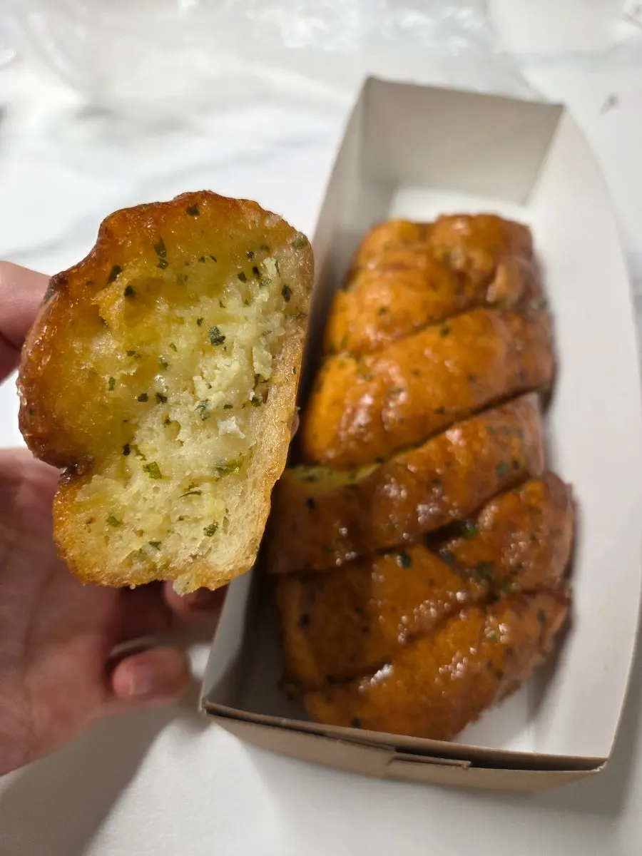 Close-up of boxed Munhwa Bakery garlic bread