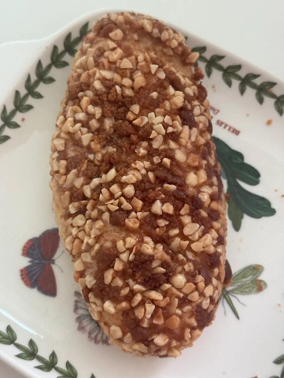 Munhwa Bakery's peanut bread topped with peanut crumble