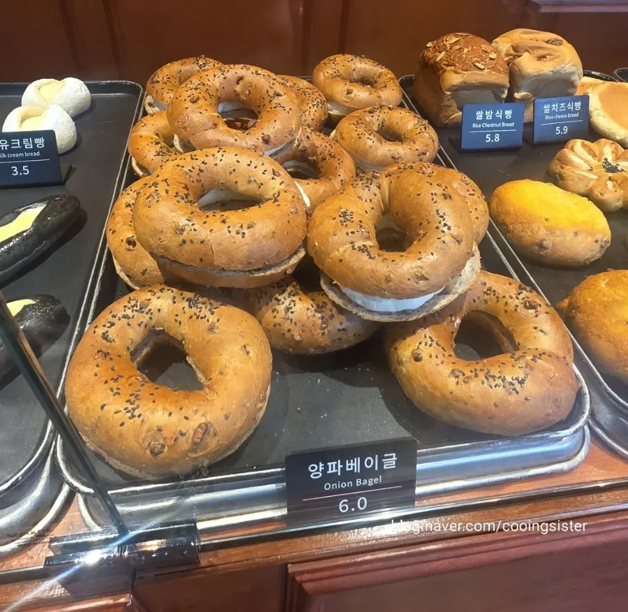Munhwa Bakery's signature garlic bread on display