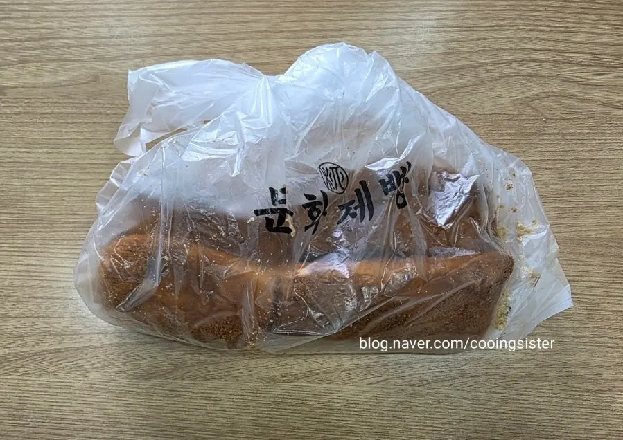 A piece of Munhwa Bakery's garlic bread picked up
