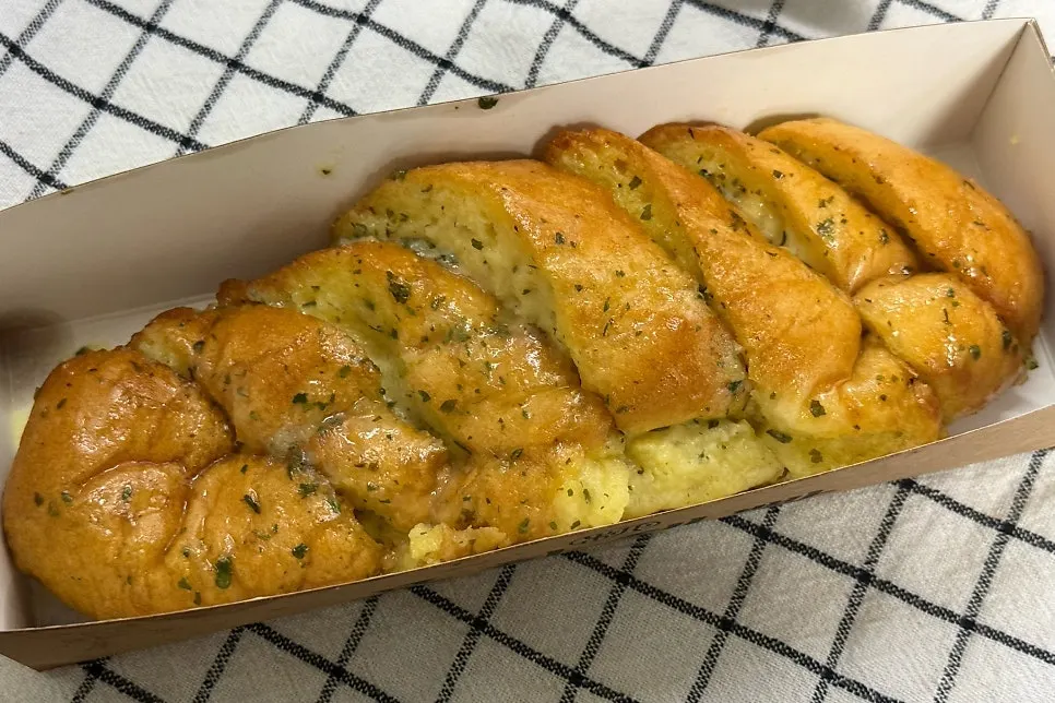 Munhwa Bakery garlic bread opened at home