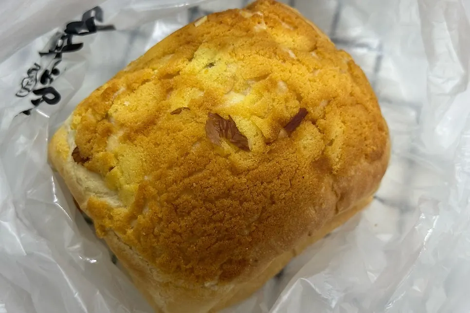 Sliced pieces of Munhwa Bakery garlic bread
