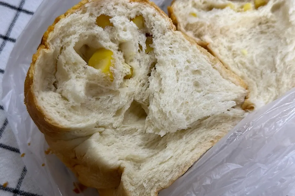 Rice-chestnut loaf torn by hand, showing its grain