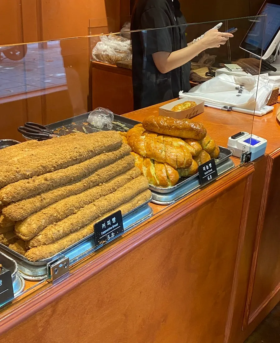 Munhwa Bakery's popular coffee bread and garlic bread on display