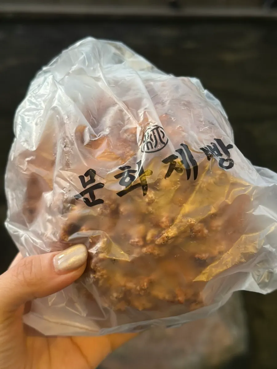 겉에 호두가 올라간 문화제빵 호두빵
