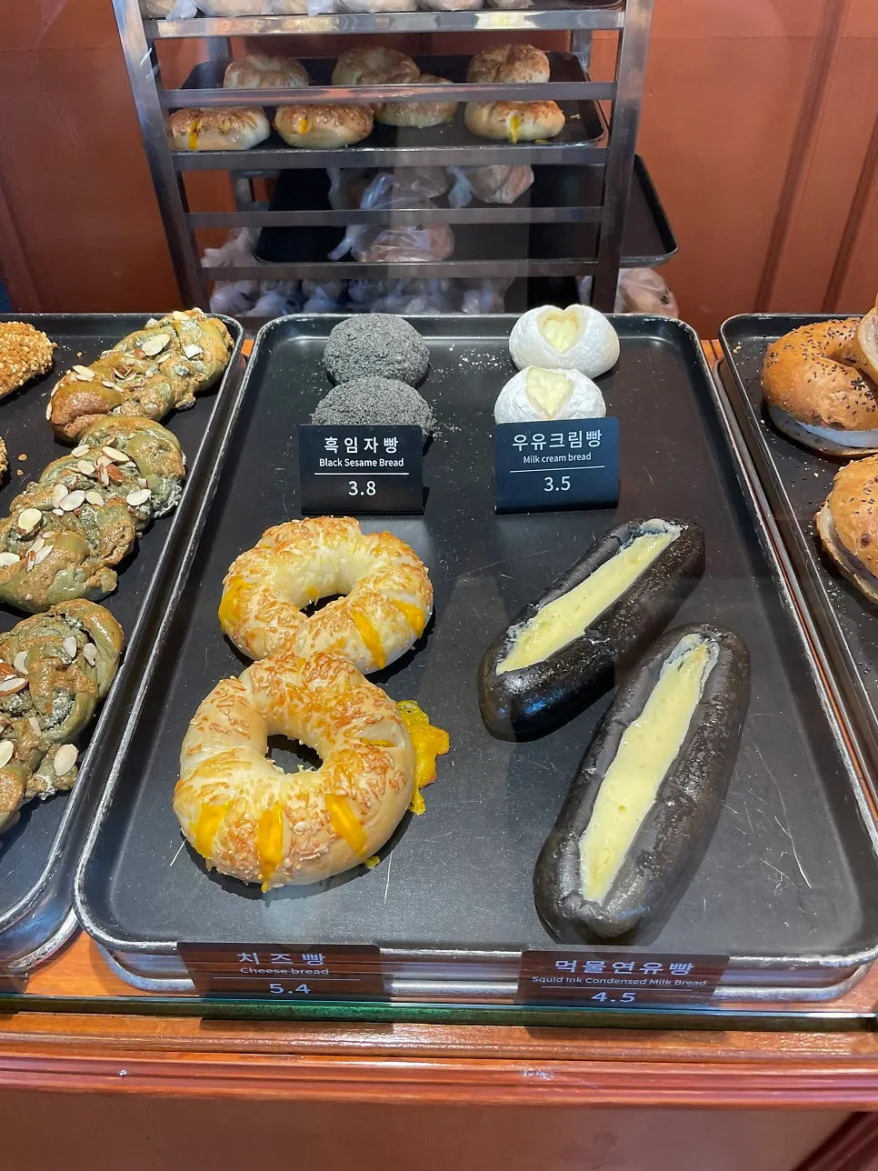문화제빵 다양한 빵 진열
