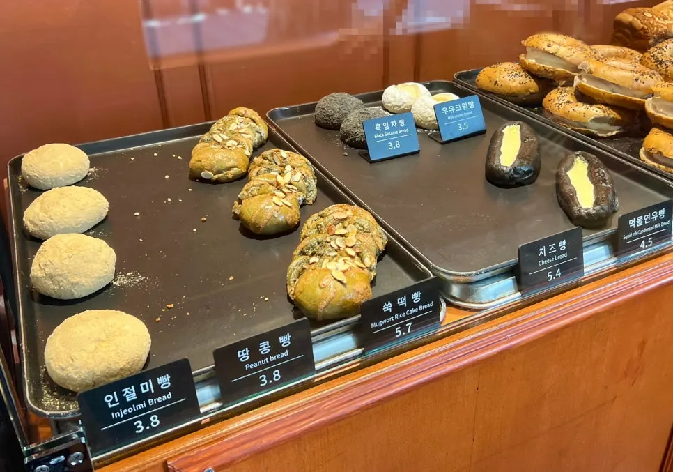 문화제빵 마늘빵 진열 모습