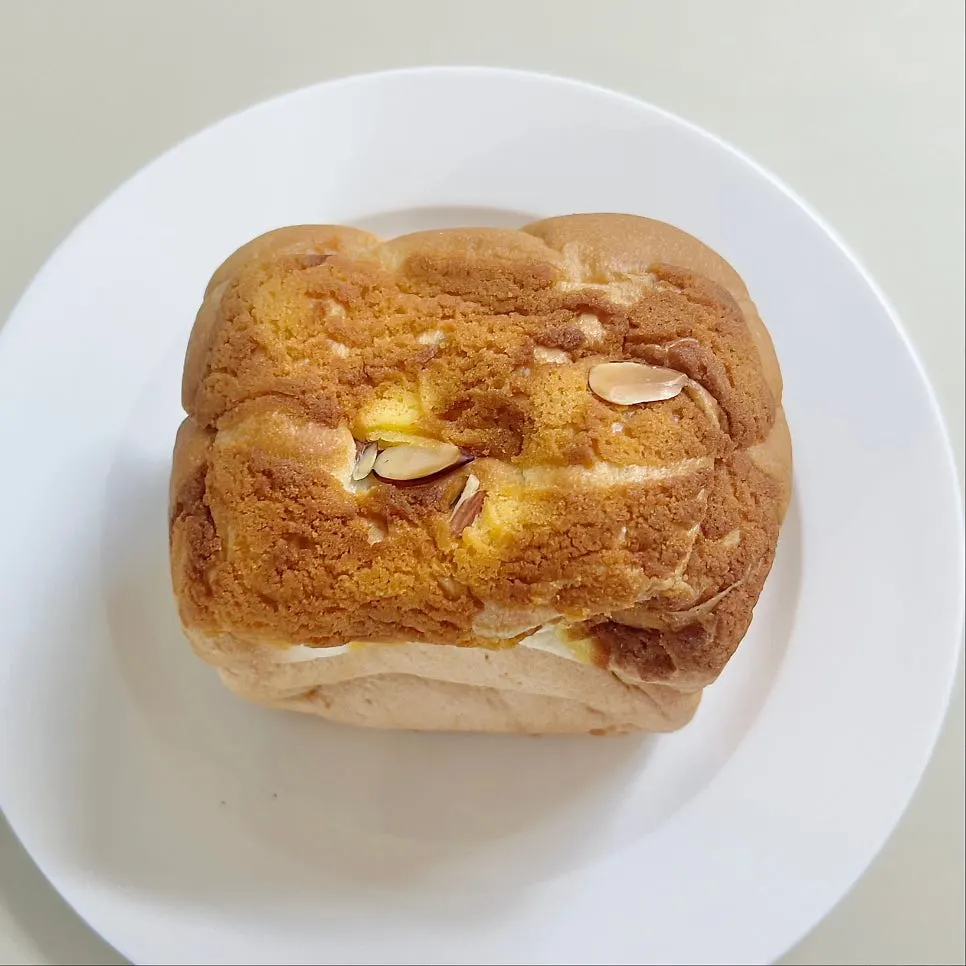 알밤이 박힌 쌀밤식빵 단면