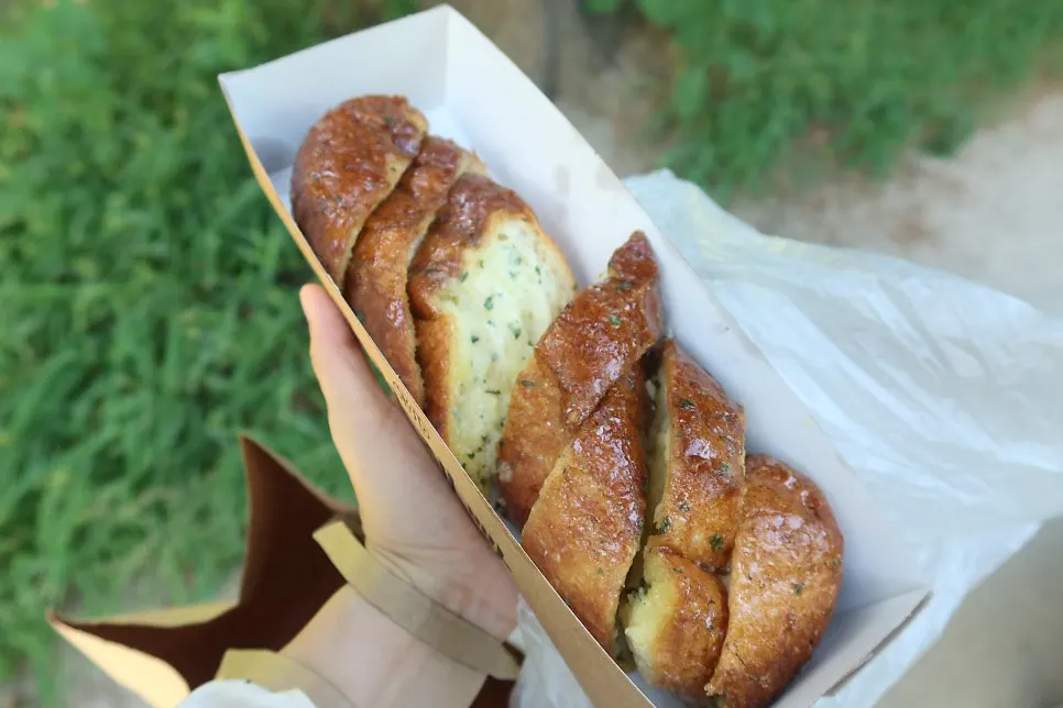 Munhwa Bakery's milk cream bread with rich cream filling