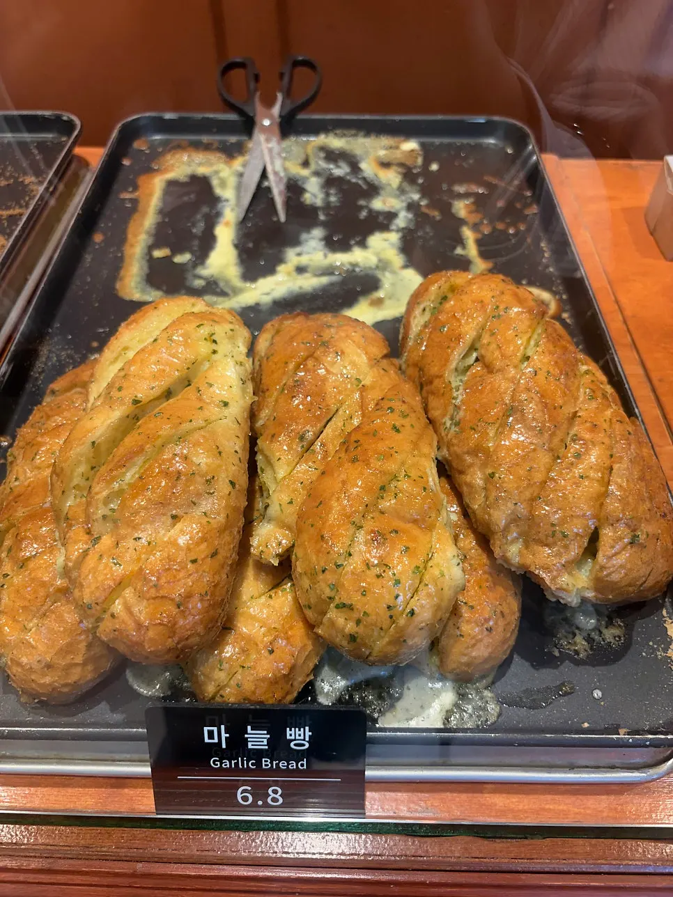 Munhwa Bakery garlic bread coated in garlic butter sauce