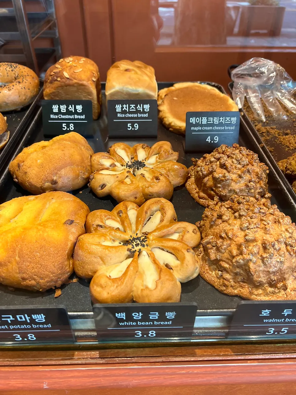 빵 봉투에 담아 온 문화제빵 빵들