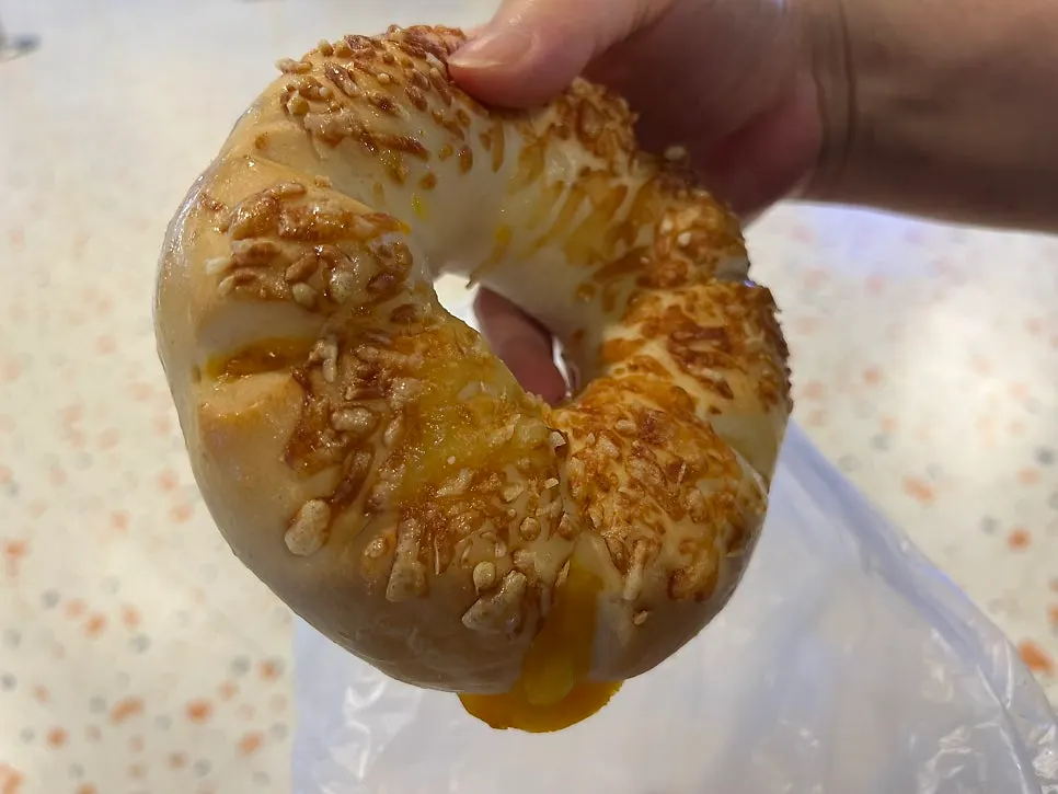 문화제빵 치즈빵 단면