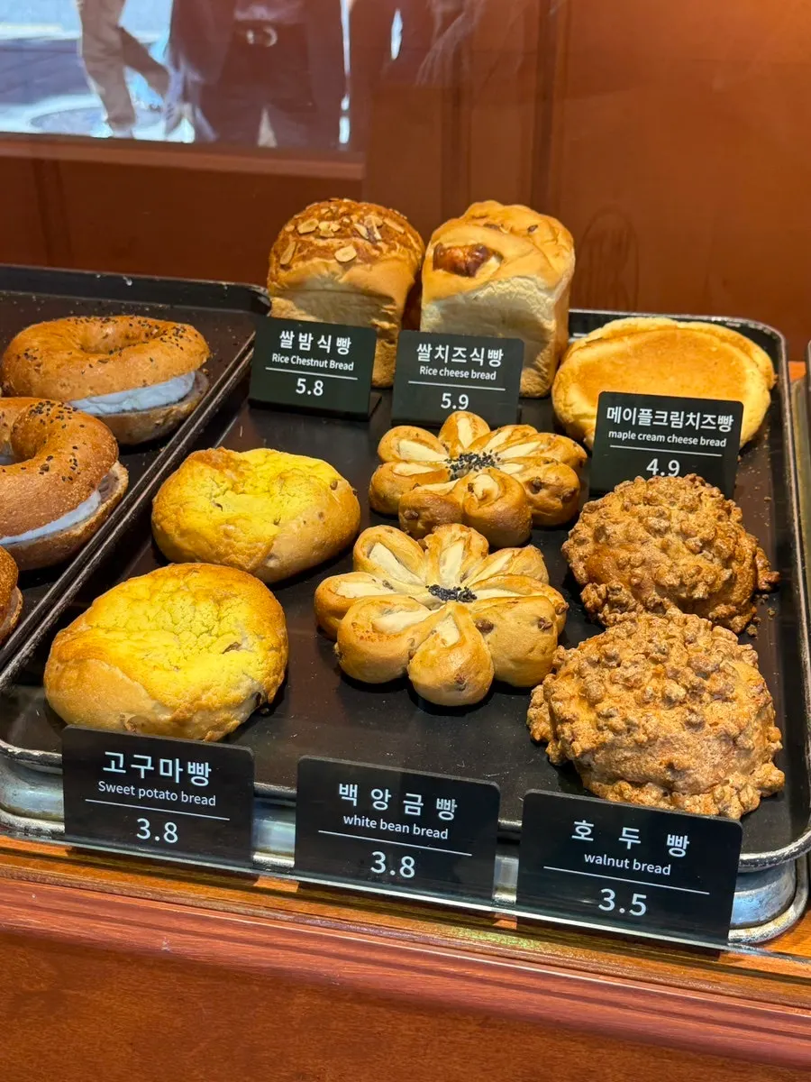 인절미크림빵 크림이 보이는 단면