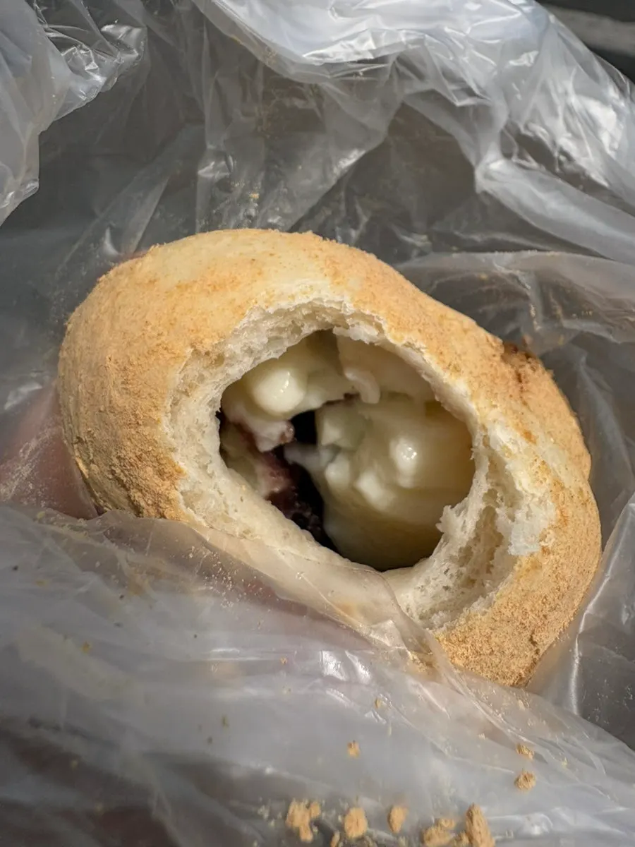 Injeolmi bread coated in soybean powder