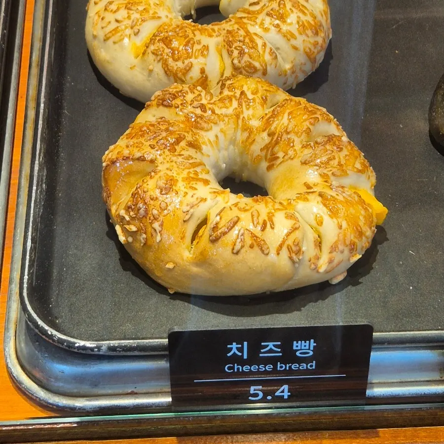 Primer plano de un pan de Munhwa Bakery