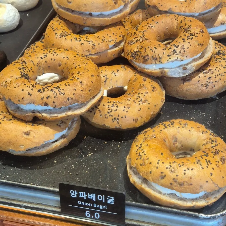 Exhibición de panes en Munhwa Bakery