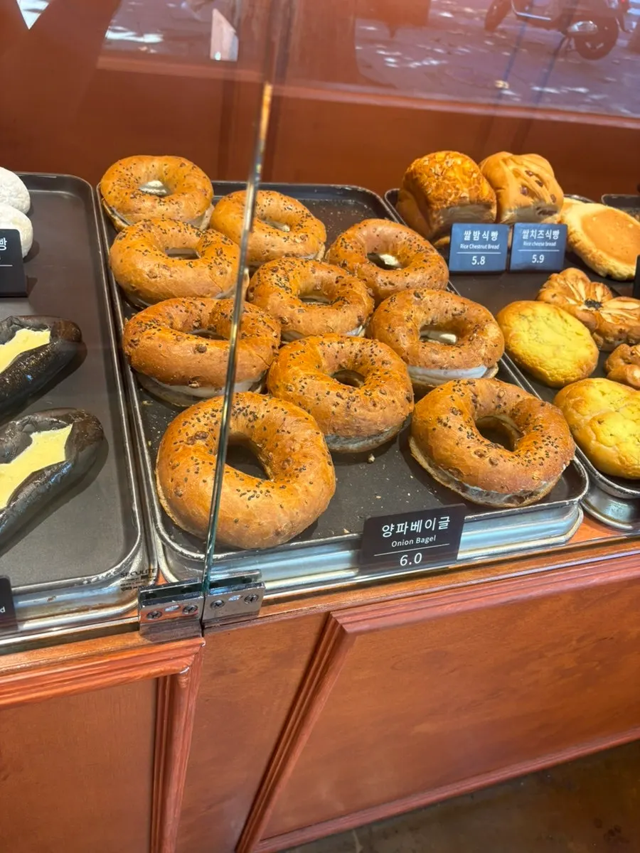 Mugwort rice cake bread and injeolmi bread on display at Munhwa Bakery