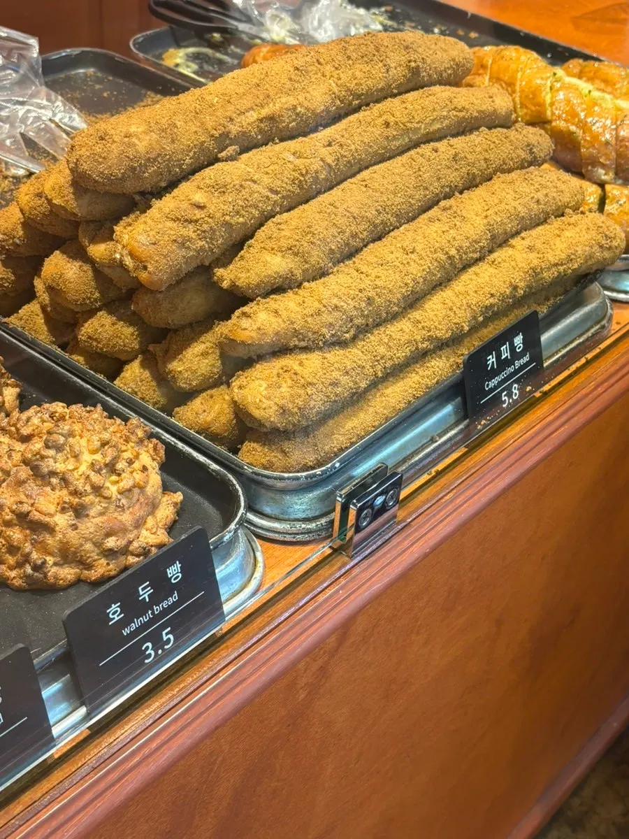 Coffee bread and walnut bread on a tray at Munhwa Bakery
