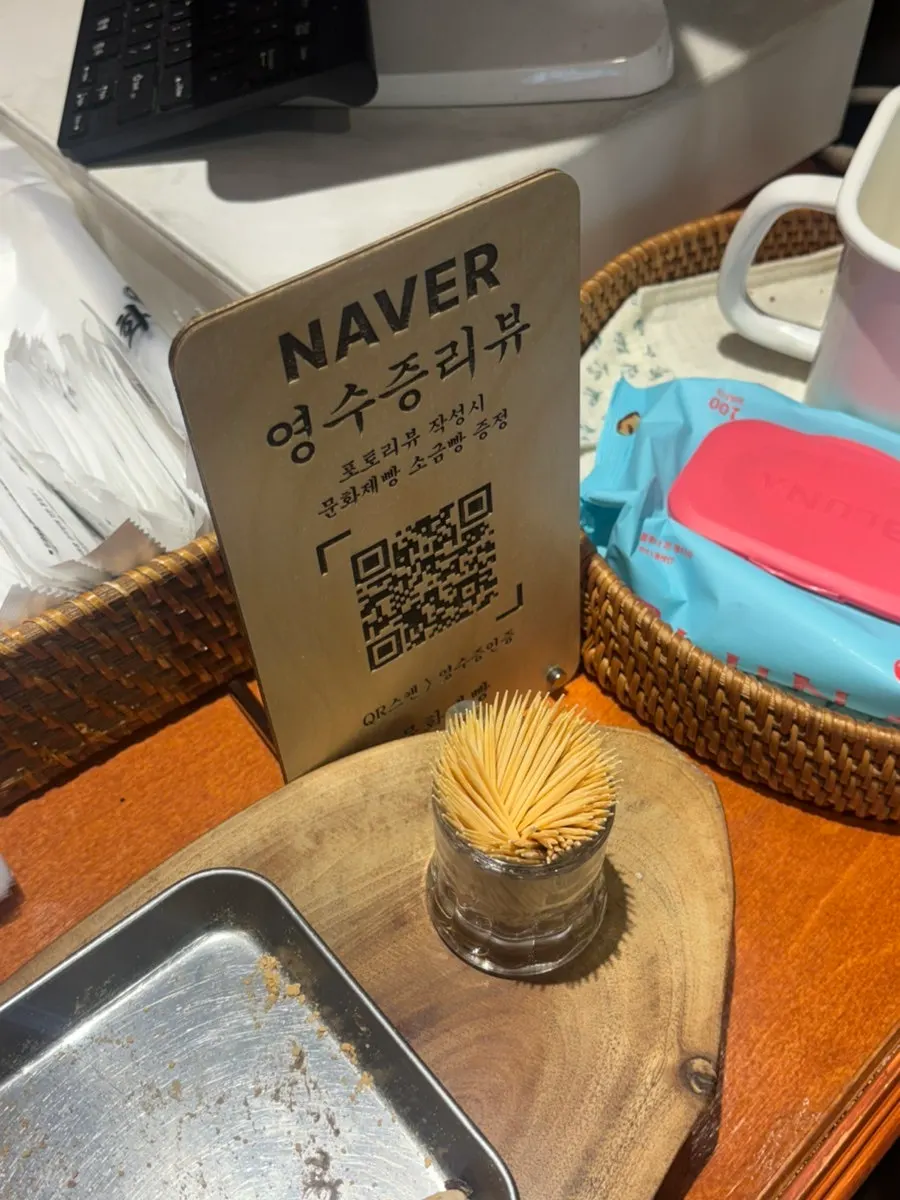Area around the checkout counter at Munhwa Bakery