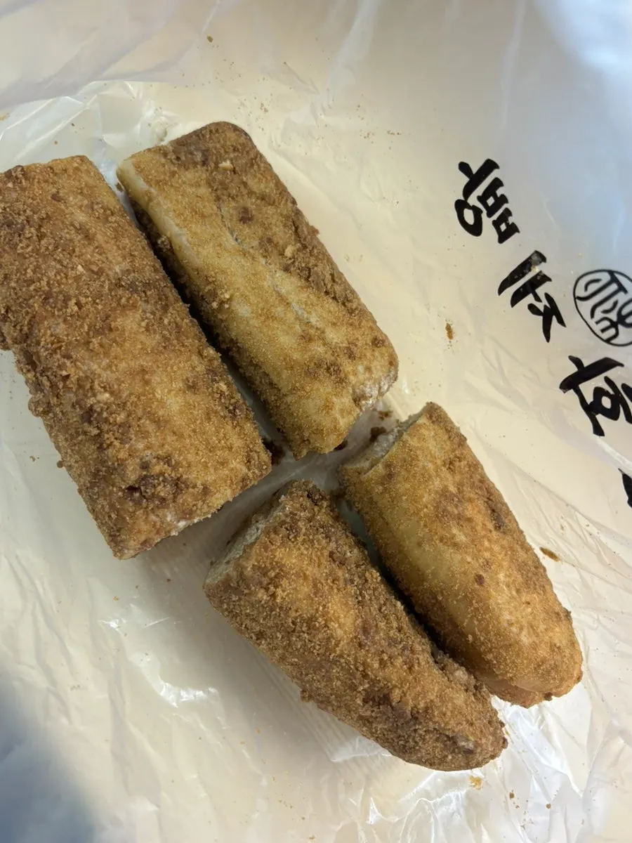 Mugwort rice cake bread and coffee bread from Munhwa Bakery at home